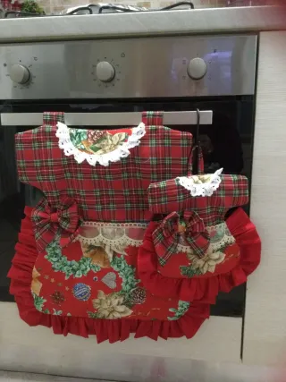 Copriforno vestitino a quadri e fantasia natalizia