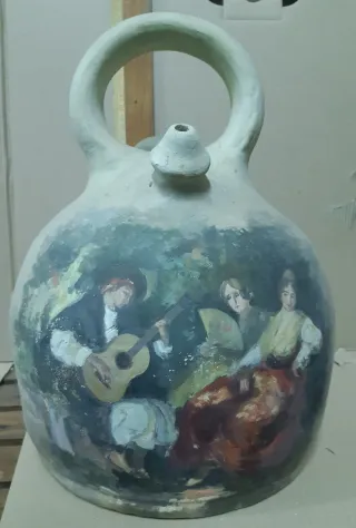 Botijo antiguo con pintura valenciana.