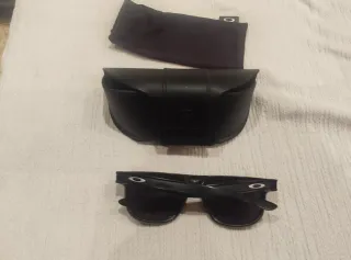 Gafas de sol negras y blancas sin estrenar