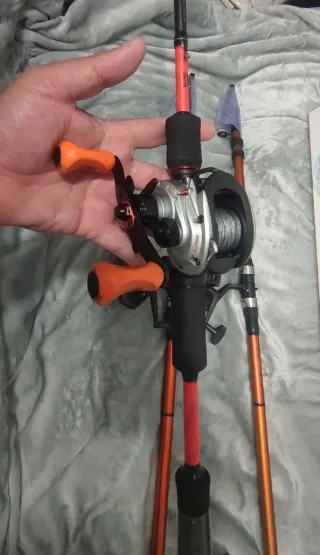 Lote Pesca: Barco Cebo y Cañas