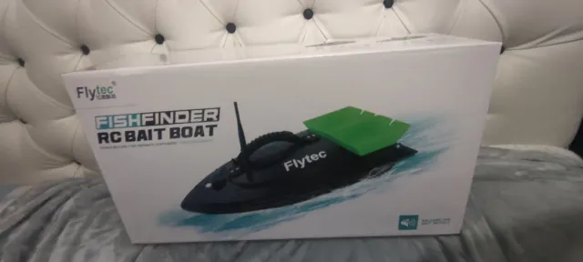 Lote Pesca: Barco Cebo y Cañas