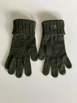 Conjunto bufanda, gorro y guantes verde