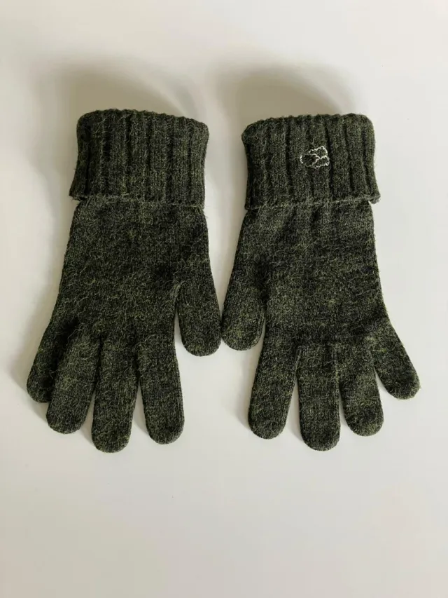 Conjunto bufanda, gorro y guantes verde