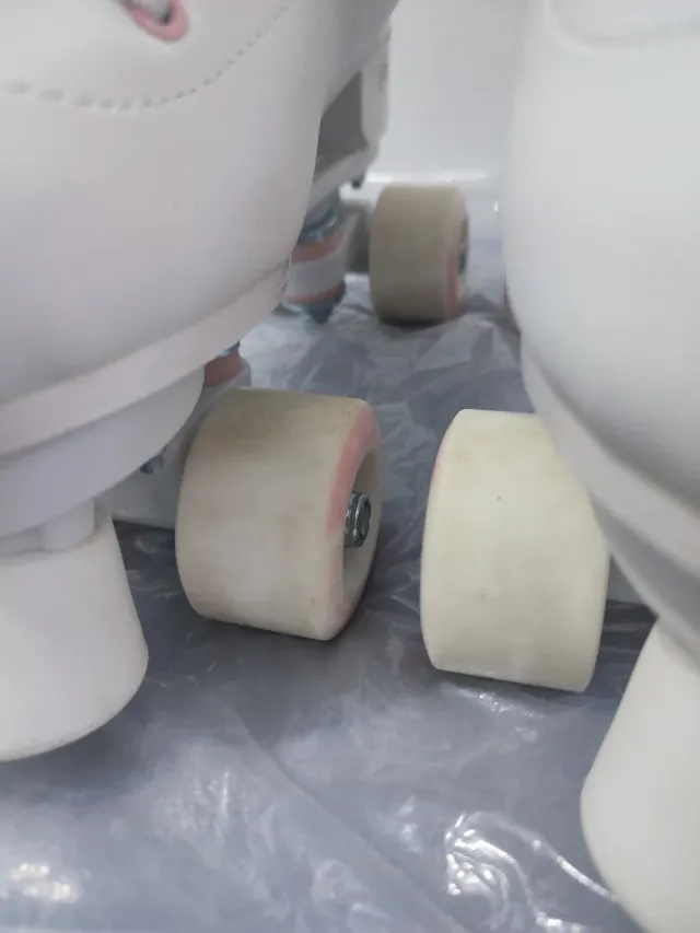 Pattini a 4 ruote bianchi taglia 39