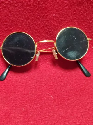 Gafas vintage redondas doradas y negras