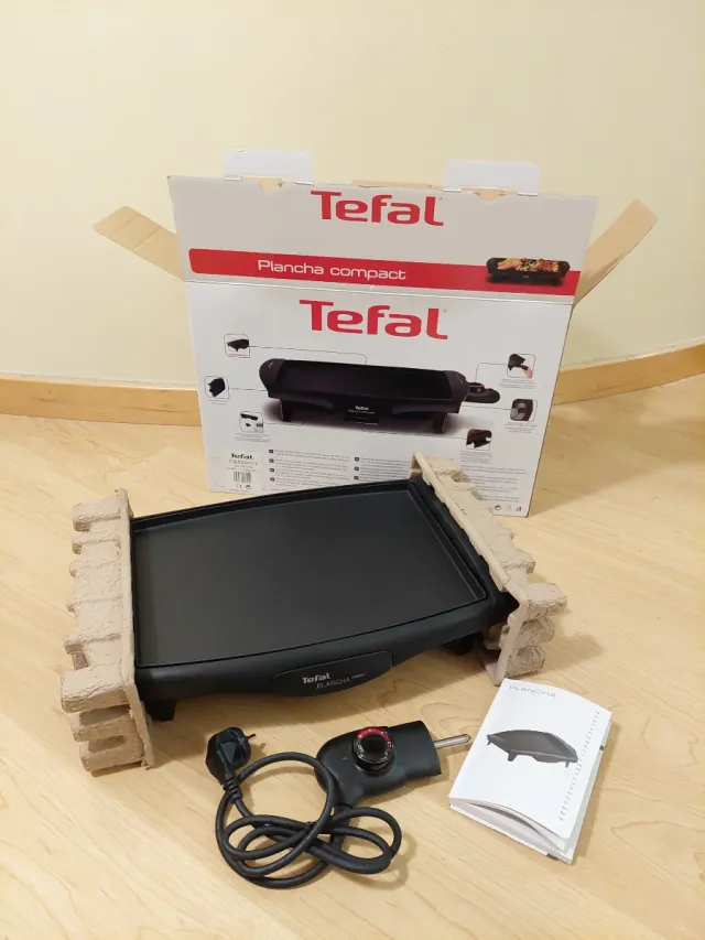 Plancha eléctrica Tefal (nueva)