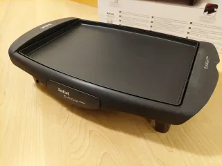 Plancha eléctrica Tefal (Nueva)