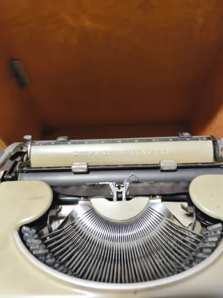Máquina de escribir Hispano Olivetti Suite 45