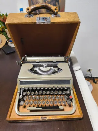 Máquina de escribir Hispano Olivetti Suite 45
