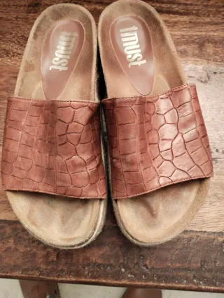 Sandalias 1 must piel cocodrilo marrones