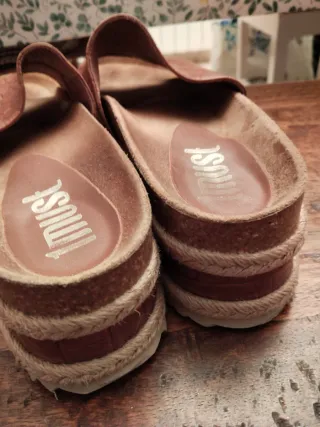 Sandalias 1 must piel cocodrilo marrones