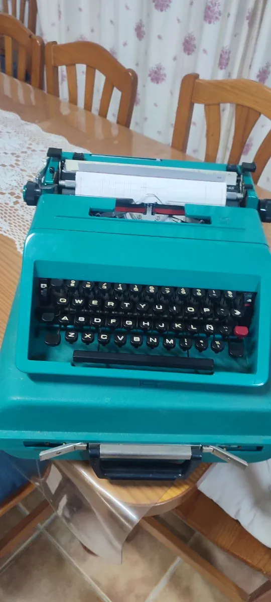 Máquina de escribir OLIVETTY STUDIO 45