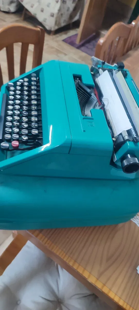 Máquina de escribir OLIVETTY STUDIO 45