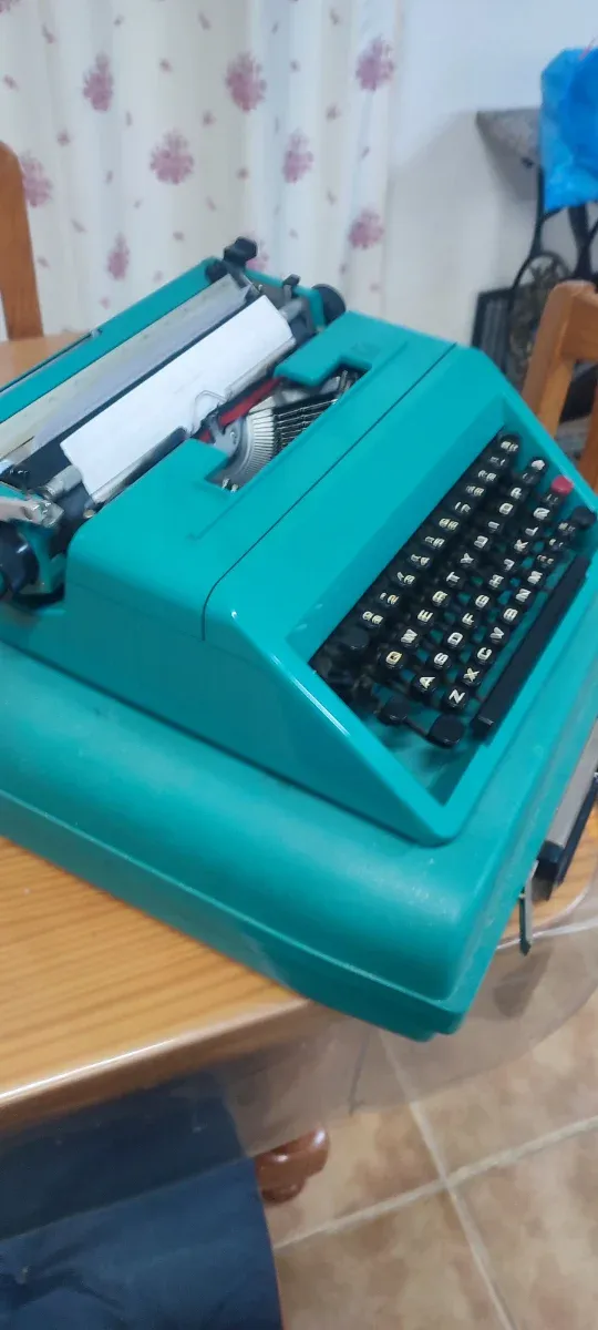 Máquina de escribir OLIVETTY STUDIO 45