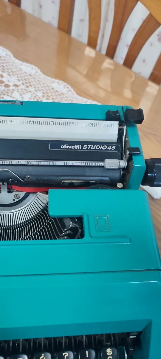 Máquina de escribir OLIVETTY STUDIO 45