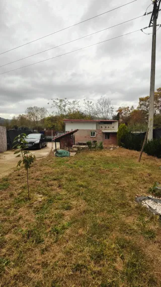 Terreno con construcción en alquiler