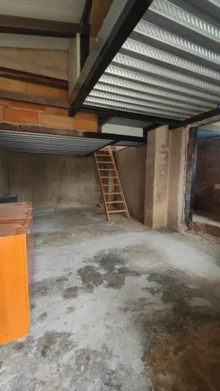 Terreno con construcción en alquiler