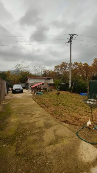 Terreno con construcción en alquiler