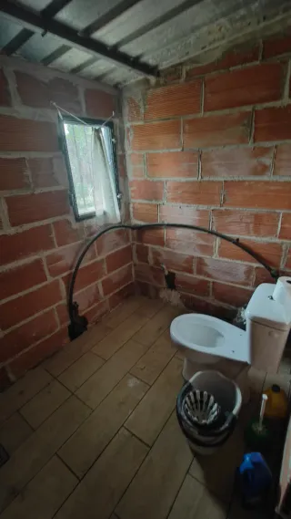 Terreno con construcción en alquiler