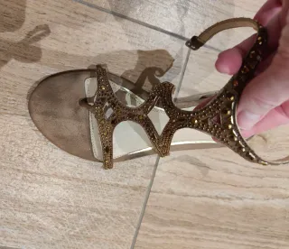 Sandalias planas Zara pedrería.