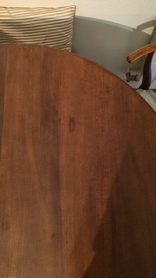 Mesa de comedor redonda de madera