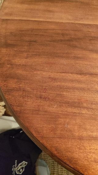 Mesa de comedor redonda de madera