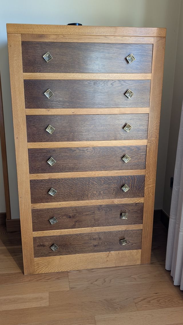 Cómoda alta de roble macizo 7 cajones