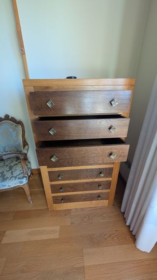 Cómoda alta de roble macizo 7 cajones