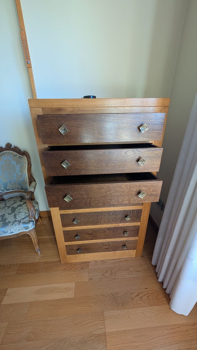 Cómoda alta de roble macizo 7 cajones