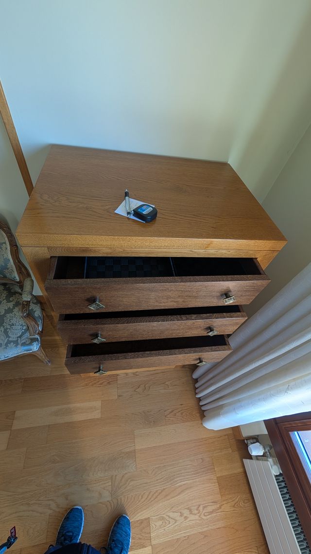 Cómoda alta de roble macizo 7 cajones