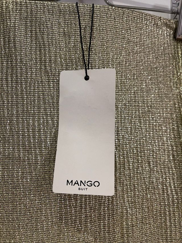 Falda midi dorada Mango con etiquetas