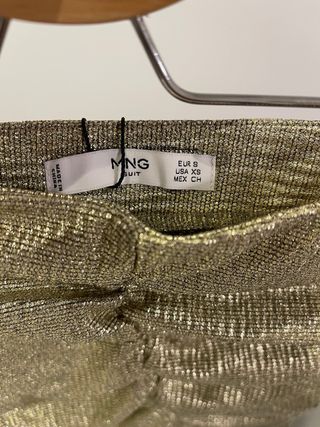 Falda midi dorada Mango con etiquetas