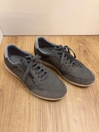 Zapatos Geox grises con cremallera