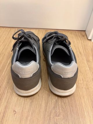 Zapatos Geox grises con cremallera