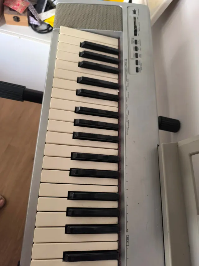 Piano Yamaha NP-30 Portátil