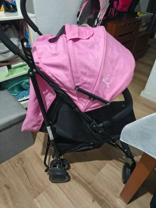 Carrito de bebé rosa