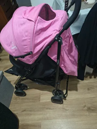 Carrito de bebé rosa