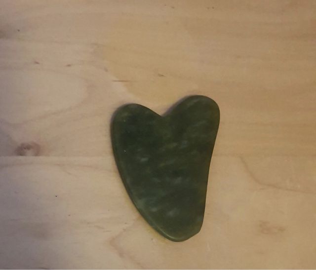 Piedra Gua Sha Corazón Verde