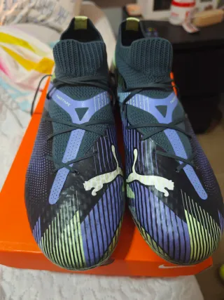 Botas Fútbol Puma Future 7 Pro MG Negras/Moradas.