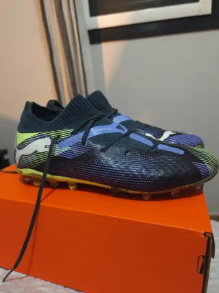 Botas Fútbol Puma Future 7 Pro MG Negras/Moradas.
