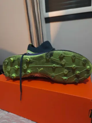 Botas Fútbol Puma Future 7 Pro MG Negras/Moradas.