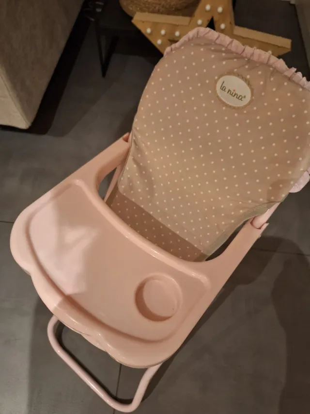 Trona de muñecas marca "La Nina" plegable.