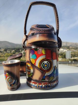 Termo de cuero 2.5L para mate y tereré
