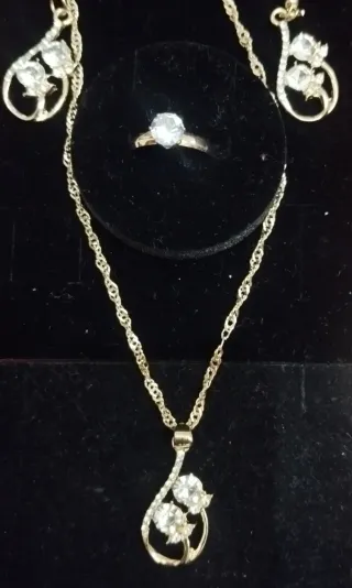 Conjunto collar, pendientes y anillo