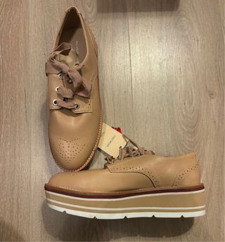 Zapatos beige estilo Oxford