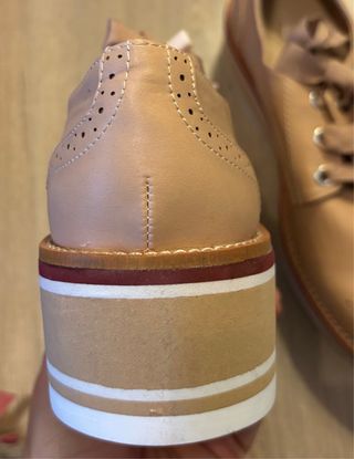 Zapatos beige estilo Oxford