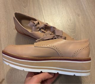 Zapatos beige estilo Oxford