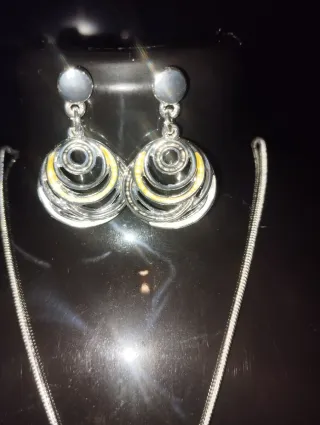 Collar y pendientes círculos plateados