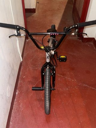Bicicleta BMX REVO