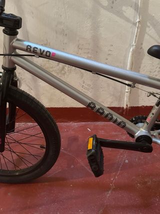 Bicicleta BMX REVO